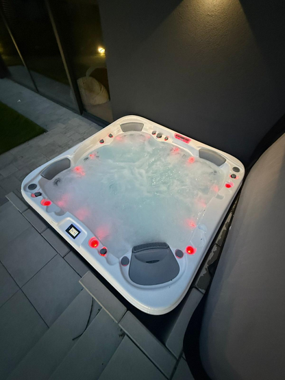 Wellis BoraBora wanna SPA z czerwonym podświetleniem LED