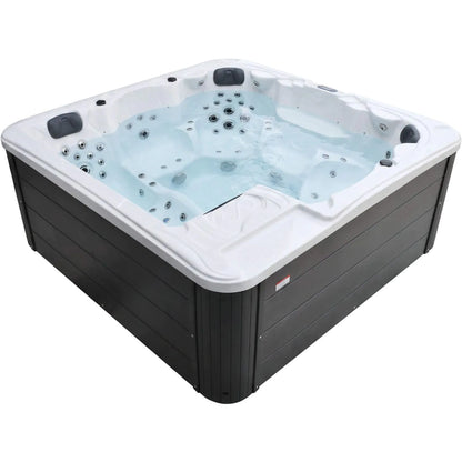 Aquajoy Borneo — marmur srebrnobiały, widok wanny SPA