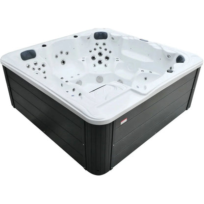 Aquajoy Borneo — marmur srebrnobiały, widok wanny SPA