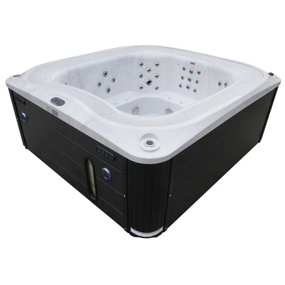 Aquajoy Serenity — marmur srebrnobiały, widok wanny SPA