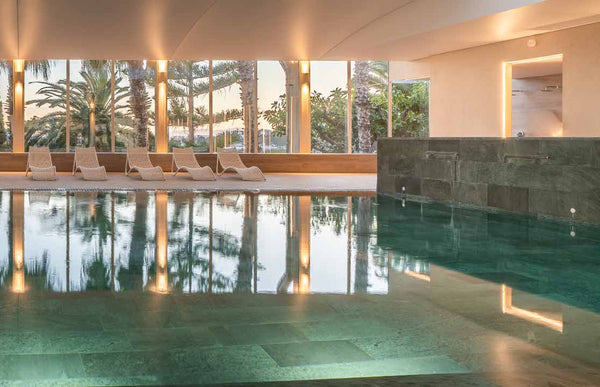 Przykładowy basen hotelowy i SPA z ceramiką Rosa Gres