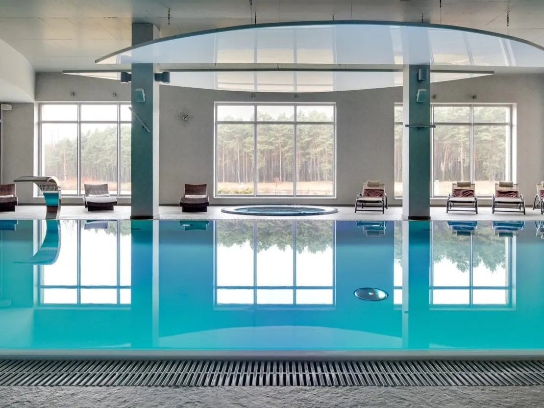 Basen kryty z częścią wypoczynkową – realizacja DELFIN SPA