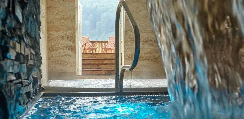 Detal wodny w strefie basenowej – realizacja DELFIN SPA