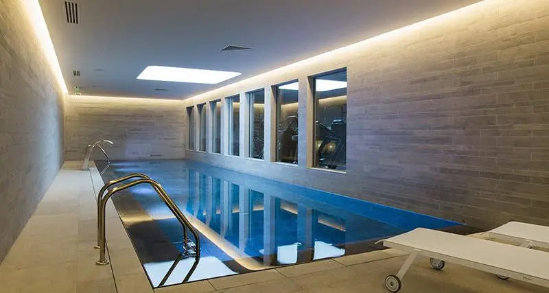 Basen kryty w prywatnej strefie relaksu – realizacja DELFIN SPA